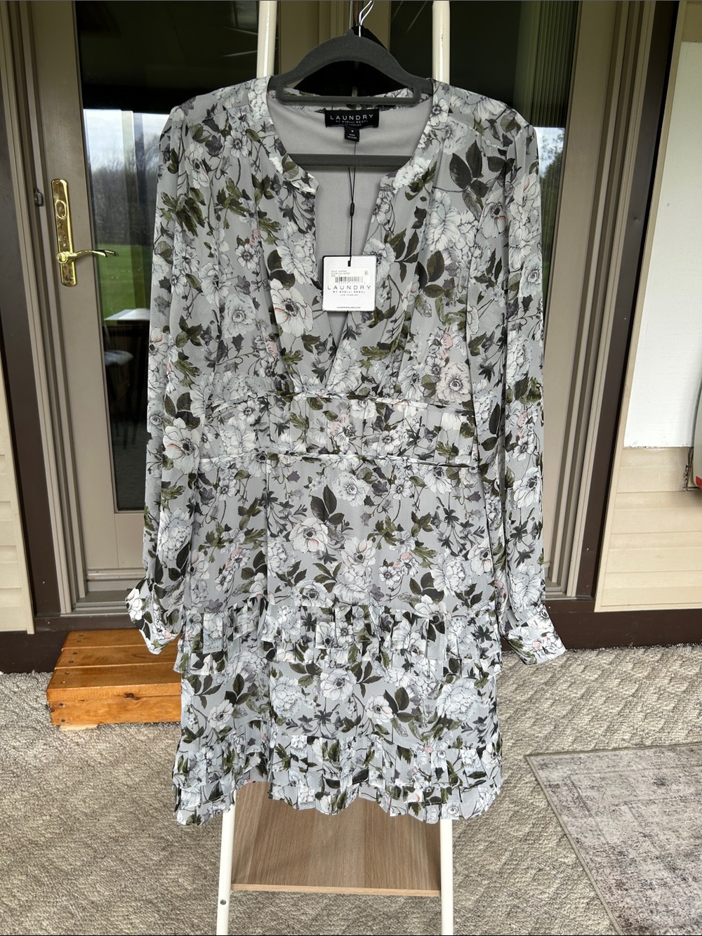 Laundry By Shelli Segal Gray and Green Floral Long-Sleeve V-Neck Dress NWT